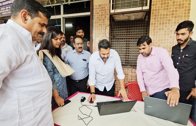 Sonepat MLA Madan gets angry after finding flaws in the road construction at the grain market.