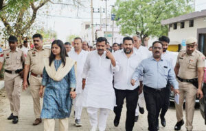 Sonepat MLA Madan gets angry after finding flaws in the road construction at the grain market.