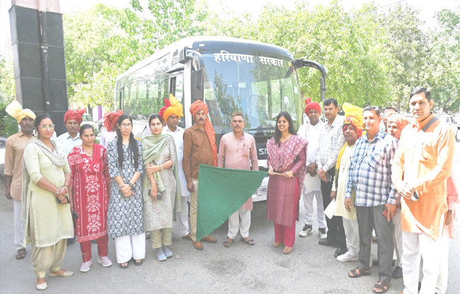 Sonipat Deputy Commissioner Neha flagged off the Nari Shakti Vandan Abhiyan campaign campaign van.