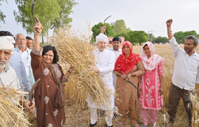 Sonipat Dr. Arvind Sharma reached Mandasa Mar farm, did Lamani with his wife