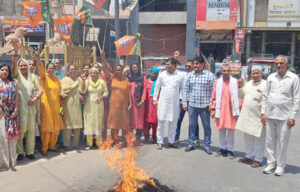 Sonipat Women's Front burns effigy of Rahul Gandhi in Gohana