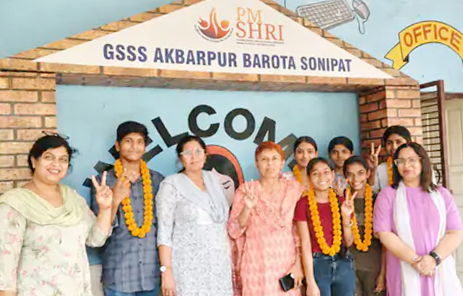 A felicitation ceremony was held for the meritorious students of PM Shri Vidyalaya in Sonipat.