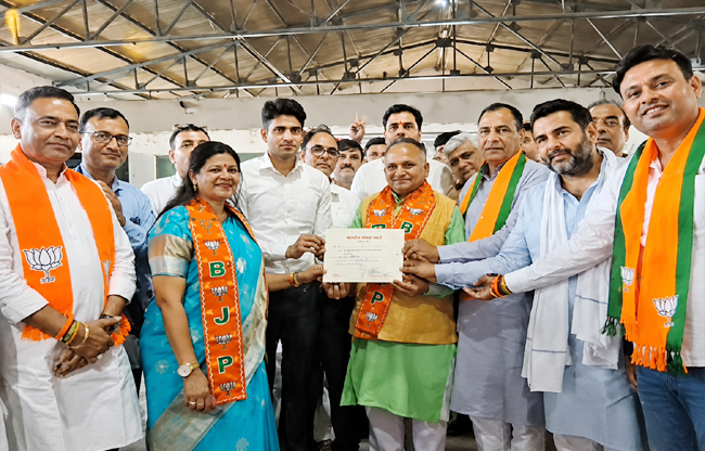 BJP took out a procession to celebrate victory, lotus everywhere