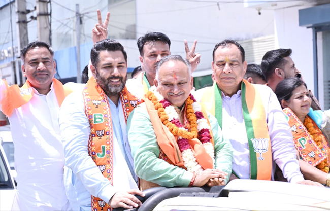 BJP took out a procession to celebrate victory, lotus everywhere