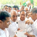 Congress staged a sit-in in Sonipat, demonstrated against inflation and NEET, submitted a memorandum to the President.