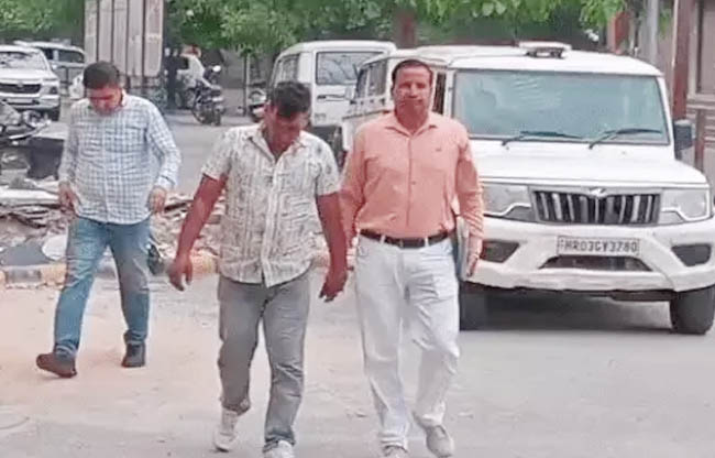 Electricity worker arrested red-handed in Sonipat while accepting a bribe of Rs 3,000