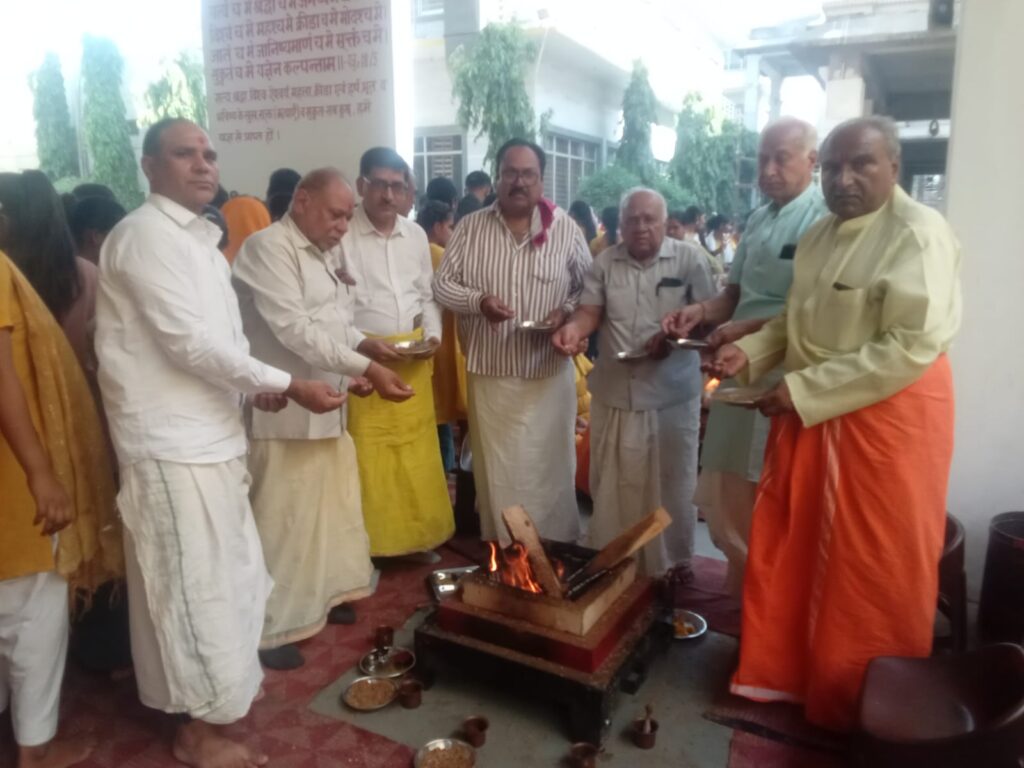 Mathura Sindhis performed havan at Gayatri Tapobhoomi during Adhik Maas