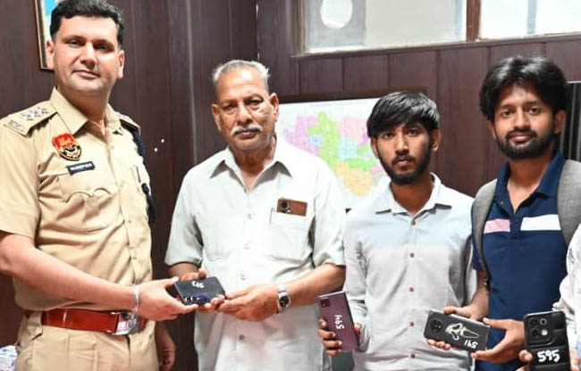 Police traced and returned 52 mobile phones to their owners in Sonipat.