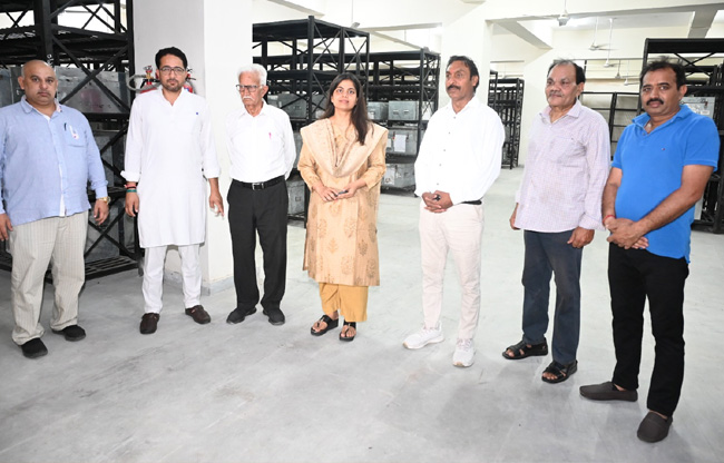 Sonipat: Deputy Commissioner inspects EVM warehouse along with political party representatives