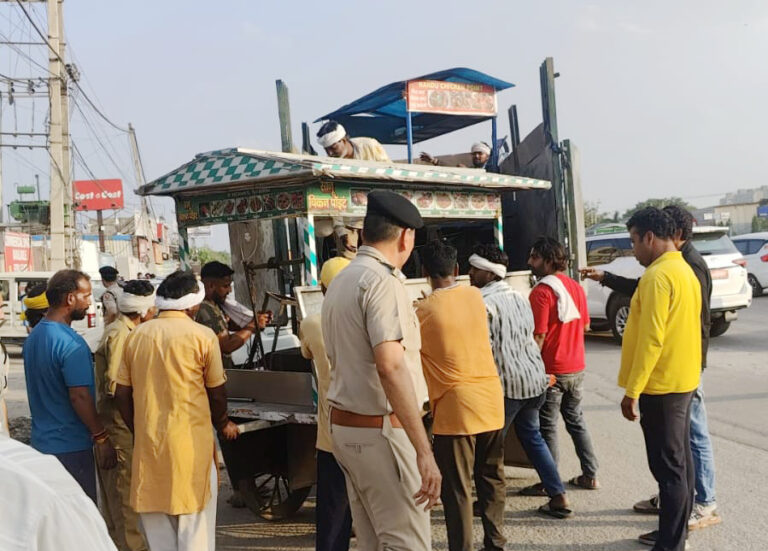 Major action by Sonipat Police: Illegal encroachments removed in the Singhu border area; the drive will continue.
