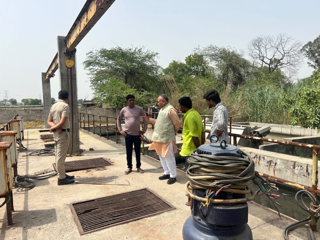 Sewerage pumping station motors jammed; waterlogging in the Linepar area exacerbates problems.