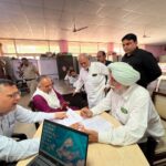 Sonipat Corporation open despite holiday; taxpayers flock in Mayor Rajiv Jain