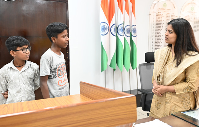Children benefited from PM CARES scheme in Sonipat met Deputy Commissioner Neha