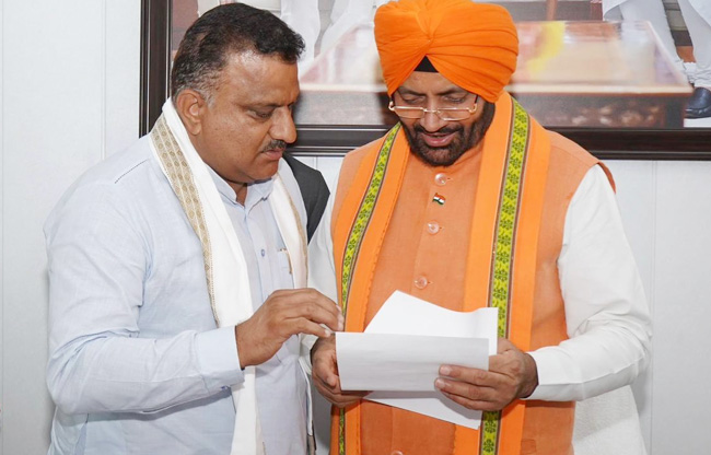 Sonipat Pradeep Sangwan met the Chief Minister and raised issues concerning the Baroda constituency.