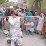 Sonipat Representatives of councilors reach the municipal corporation with dirty water and garbage; massive protest held.