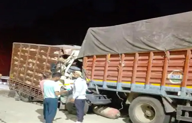 Two people died after Canter trucks collided near Halalpur in Sonipat. Gjd News