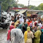 MLA in action mode Public outrage erupts over the sewerage crisis; MLA Nikhil Madan gets the municipal corporation's locked gates opened. Gjd News (1)