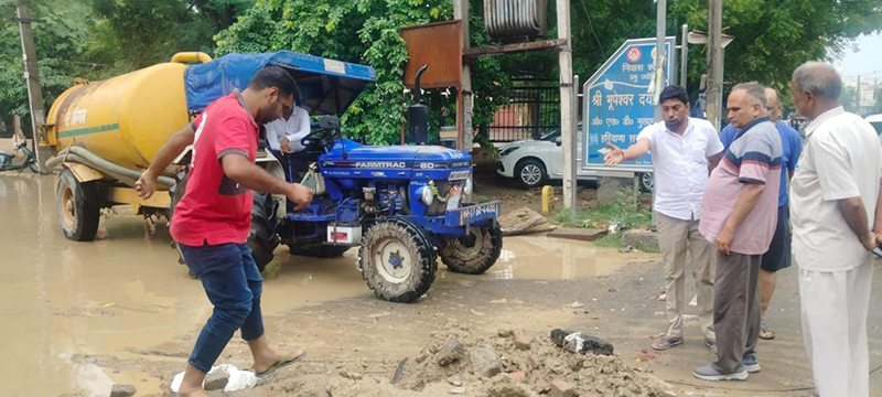 Mayor inspects sites to prevent waterlogging during the monsoon; issues strict instructions to officials.
