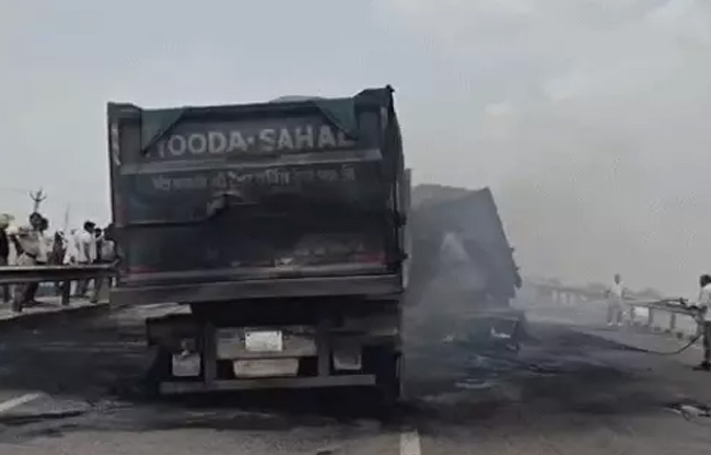 Sonepat A Hiva caught fire near Rohana, driver burnt alive.