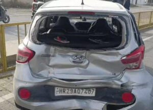 Sonipat: Truck runs over three youths changing a tire on the highway; two dead.