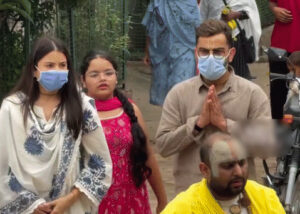 Virat and Anushka arrive in Vrindavan; seek blessings from Saint Premanand Maharaj.