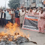 Sonipat: Employees burning an effigy.