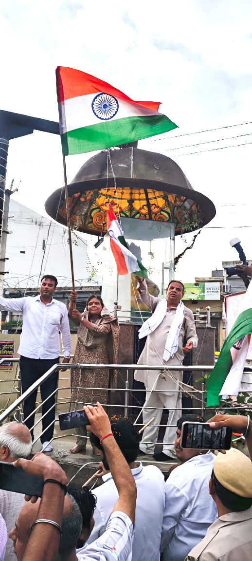 BJP organized a grand Tiranga Yatra in honor of the martyrs.