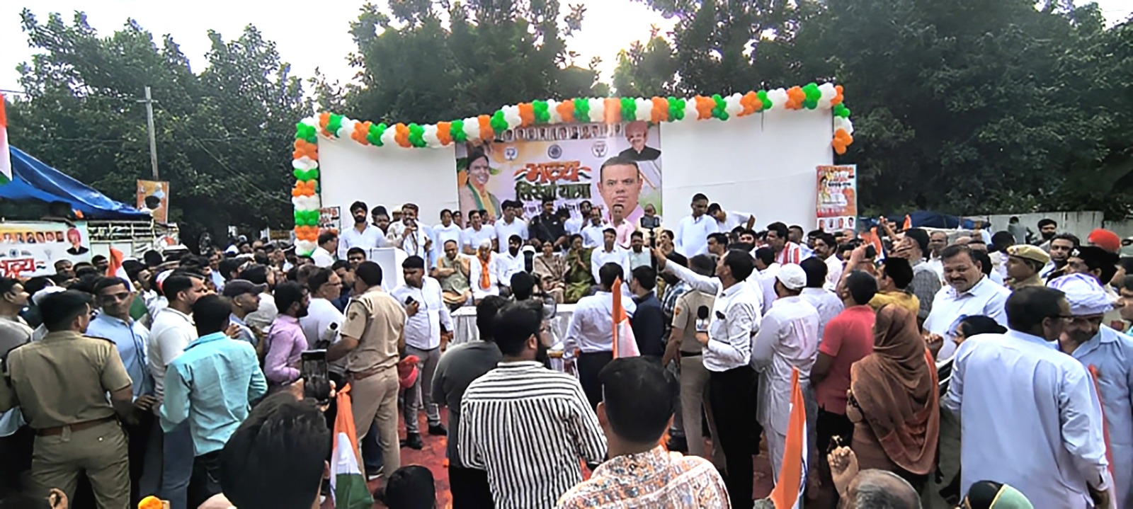 BJP organized a grand Tiranga Yatra in honor of the martyrs.