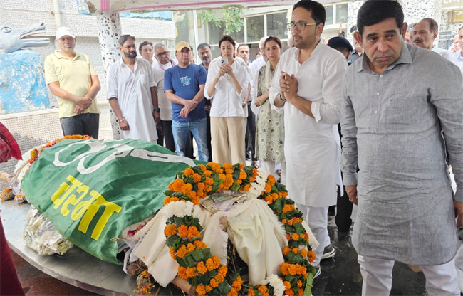 Sonipat: Brigadier OP Chaudhary, a companion in INLD's struggles, bid a final farewell.