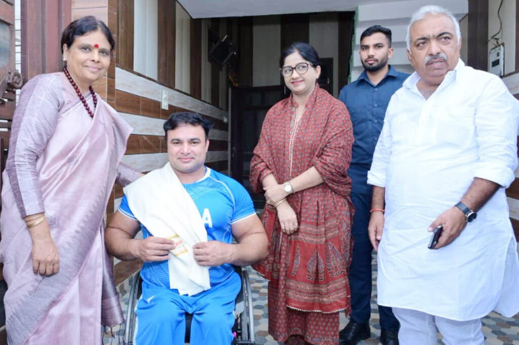 Sonipat: Commonwealth Games para-powerlifters Sudhir Lath and Ashok felicitated.