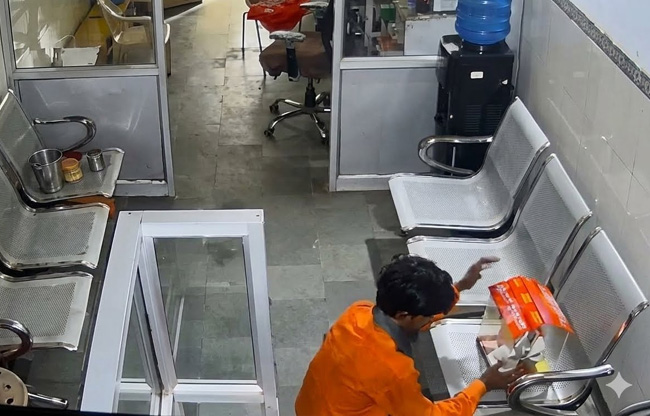 Sonipat: Theft at Batra Clinic on Bega Road; thieves entered through the roof gate.