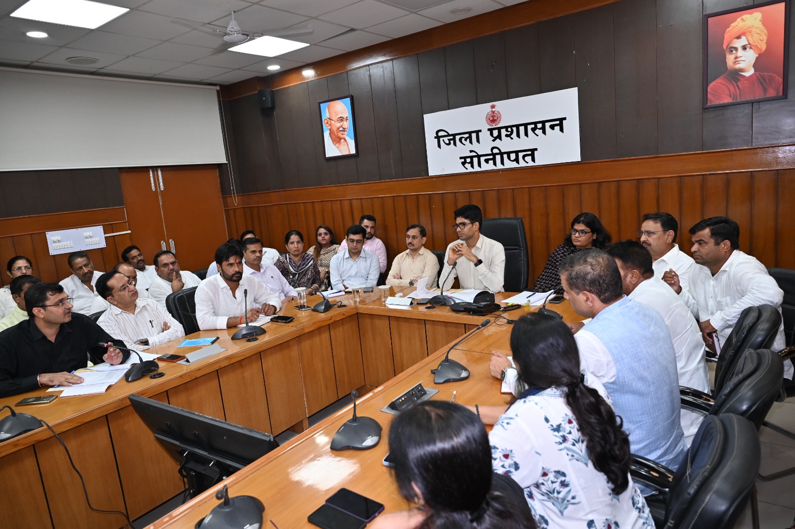 Sonipat: Nodal officer issues instructions to officials regarding 'Seva Sankalp' preparations.