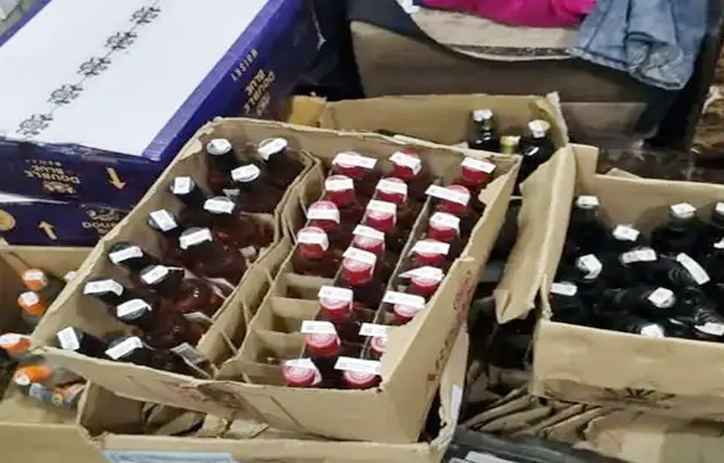 Sonipat 19 cartons of illicit liquor seized at Kundli border; two arrested.