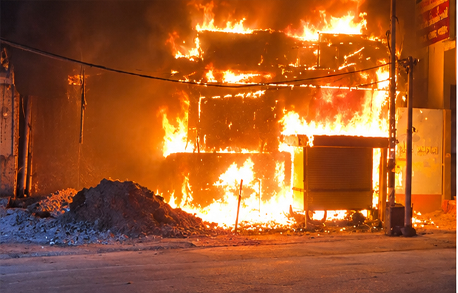 Sonipat Fire caused by meter in 'Kachcha Quarters'; dairy and street cart gutted.