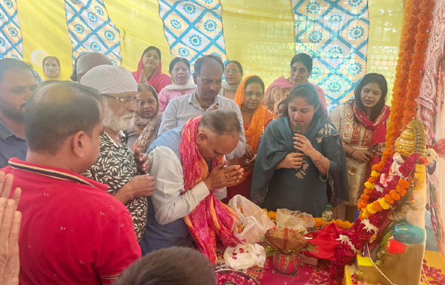 Sonipat: Mayor performs puja on Ganesh Chaturthi; conveys message of a developed India by 2047.