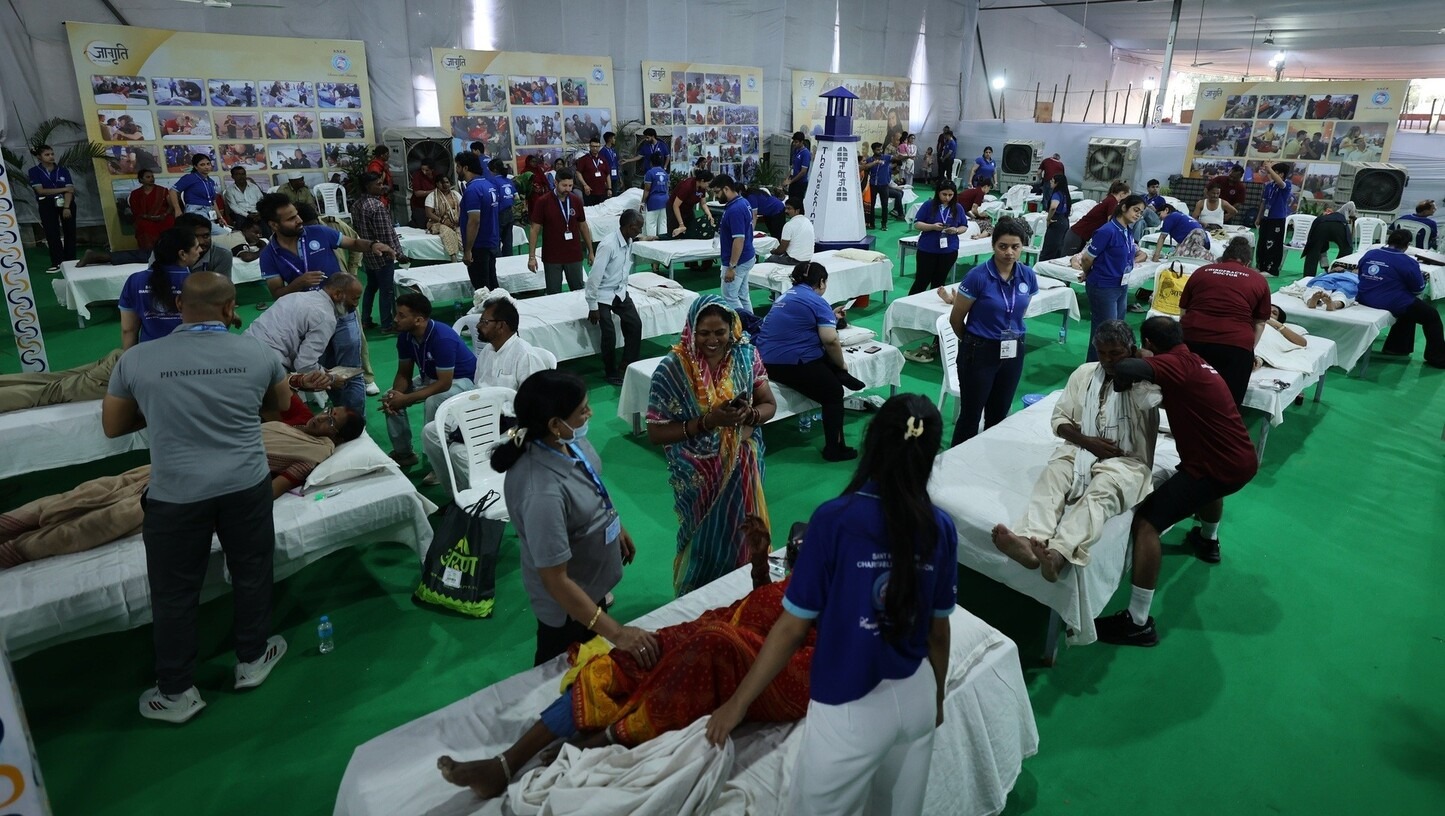 A massive surge of devotion witnessed at the 79th Nirankari Sant Samagam; Satguru Mata Sudiksha Ji delivers a message of spiritual awakening.