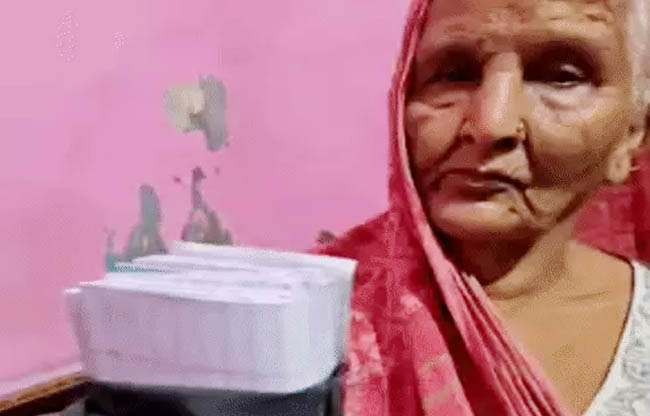 Sonipat: Elderly woman swindled out of her jewellery and cash after being shown a bundle of fake currency notes